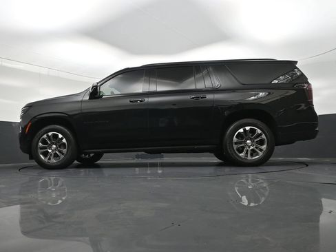 Used 2025 Chevrolet Suburban LT RWD image 27