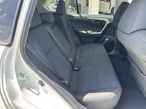 Used 2022 Toyota RAV4 LE FWD image 9