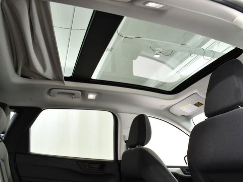 Used 2022 Ford Escape SE w/ SE Sport Appearance Package image 18