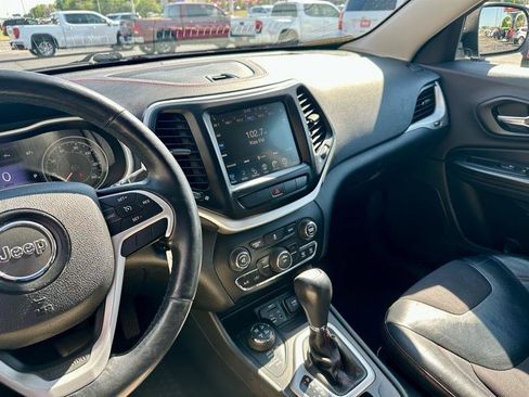 Used 2014 Jeep Cherokee Trailhawk w/ Cold Weather Group image 23