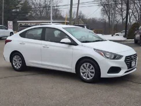 Used 2019 Hyundai Accent SE image 2