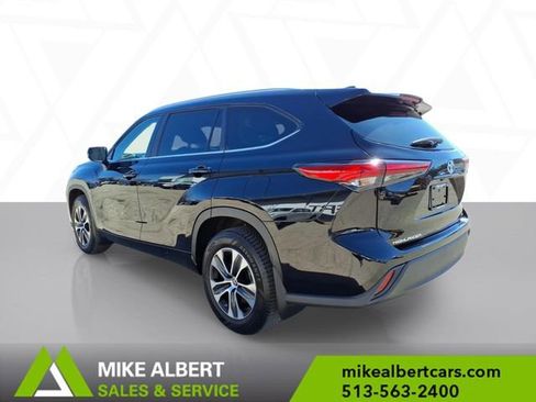 Used 2023 Toyota Highlander XLE image 5