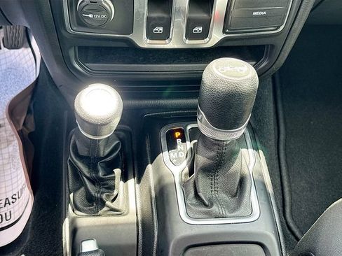 Used 2019 Jeep Wrangler Sport AWD/4WD image 17