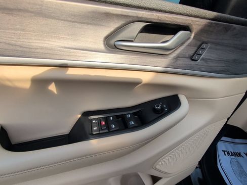 Used 2023 Jeep Grand Cherokee L Limited AWD/4WD image 12