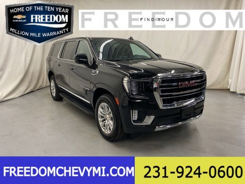 Used 2024 GMC Yukon XL SLT image 1
