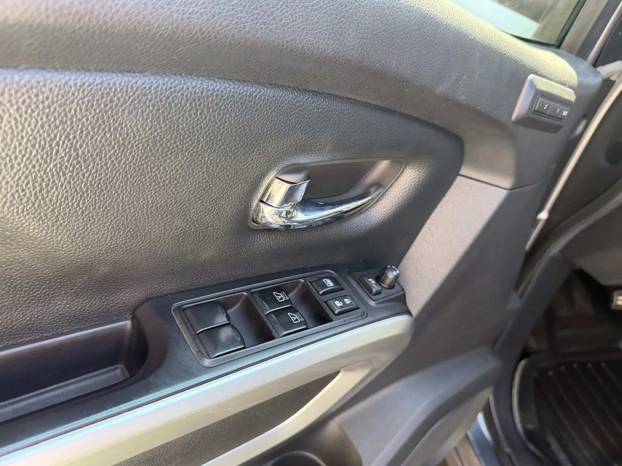 Used 2017 Nissan Titan SL AWD/4WD image 29