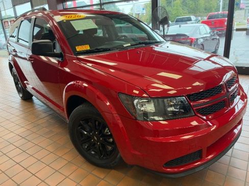 Used 2020 Dodge Journey SE w/ SE Popular Equipment Group image 1
