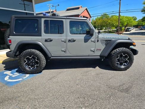Used 2023 Jeep Wrangler Unlimited Rubicon w/ Cold Weather Group AWD/4WD image 31