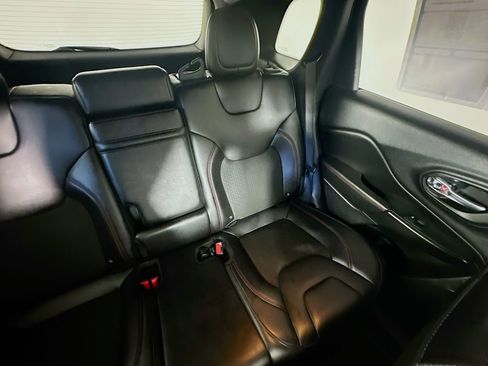 Used 2019 Jeep Cherokee Trailhawk w/ Comfort/Convenience Group image 14