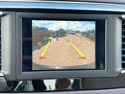 Used 2018 Chrysler Pacifica Touring-L image 15