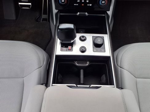 Used 2023 Land Rover Range Rover SV AWD/4WD image 21
