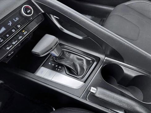 Used 2022 Hyundai Elantra SEL image 16