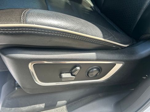 Used 2022 RAM 1500 Laramie w/ Sport Appearance Package AWD/4WD image 11