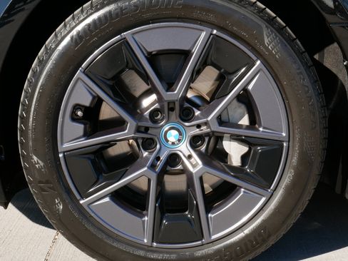 Used 2024 BMW i4 eDrive35 w/ Convenience Package image 15