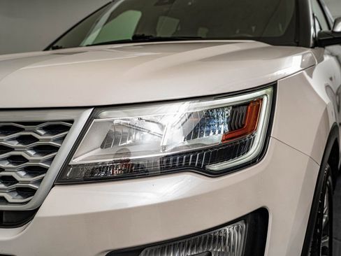 Used 2017 Ford Explorer Platinum image 16