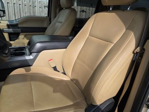 Used 2018 Ford F250 XLT w/ XLT Premium Package AWD/4WD image 7