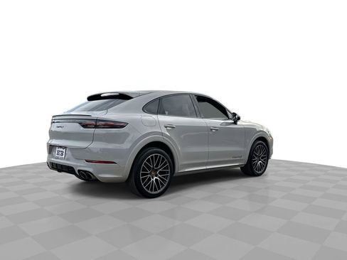 Used 2021 Porsche Cayenne S image 9