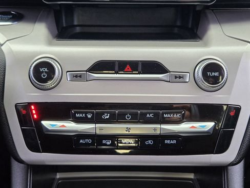 Used 2023 Ford Explorer XLT image 20