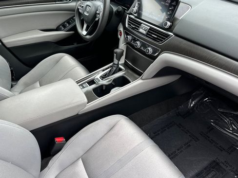 Used 2018 Honda Accord EX image 17