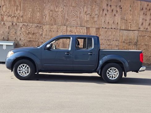Used 2017 Nissan Frontier SV RWD image 2