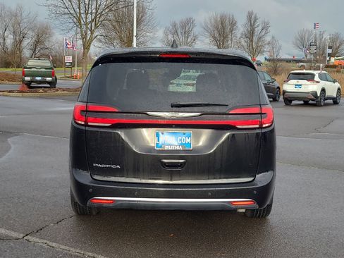Certified 2024 Chrysler Pacifica Touring-L image 13