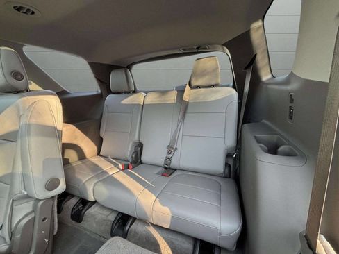 Used 2018 Chevrolet Traverse Premier image 17