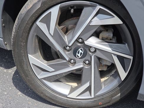 Used 2024 Hyundai Elantra Limited FWD image 12