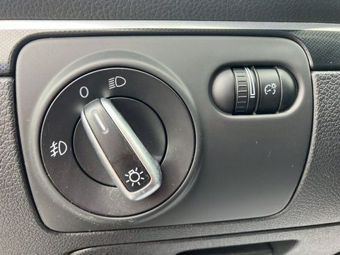 Used 2014 Volkswagen Eos FWD image 14