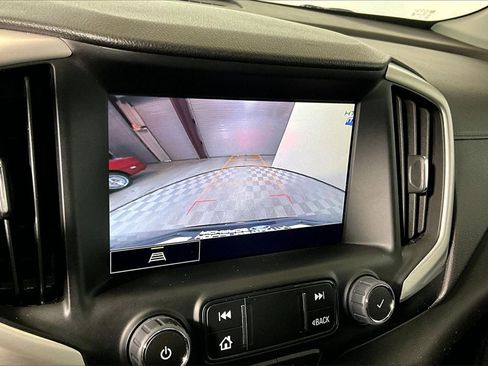 Used 2024 GMC Terrain SLT image 17