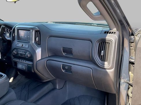 Used 2020 Chevrolet Silverado 1500 Custom w/ Custom Value Package AWD/4WD image 18