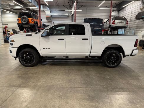 Certified 2025 RAM 2500 Big Horn AWD/4WD image 33