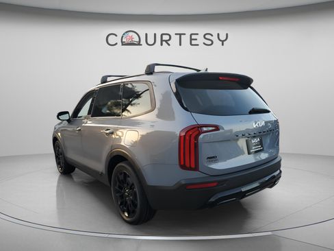 Certified 2022 Kia Telluride SX w/ SX Prestige Package AWD/4WD image 2