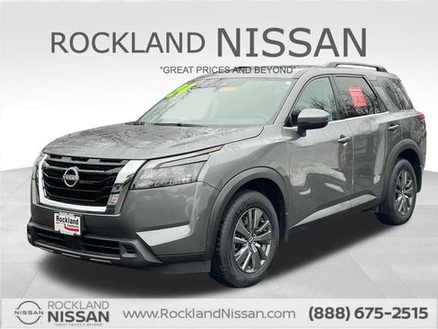 Certified 2024 Nissan Pathfinder SV image 1