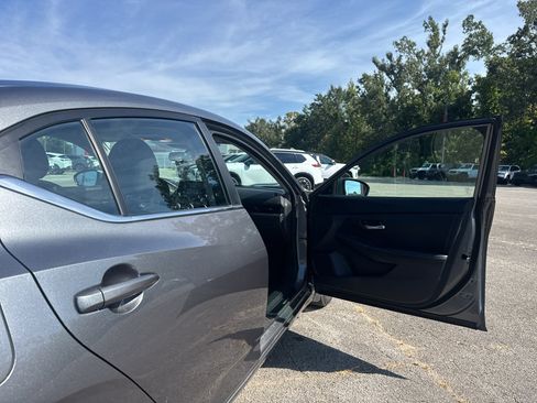 Used 2024 Nissan Sentra SV FWD image 19