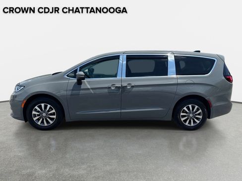 Used 2023 Chrysler Pacifica Touring-L FWD image 8