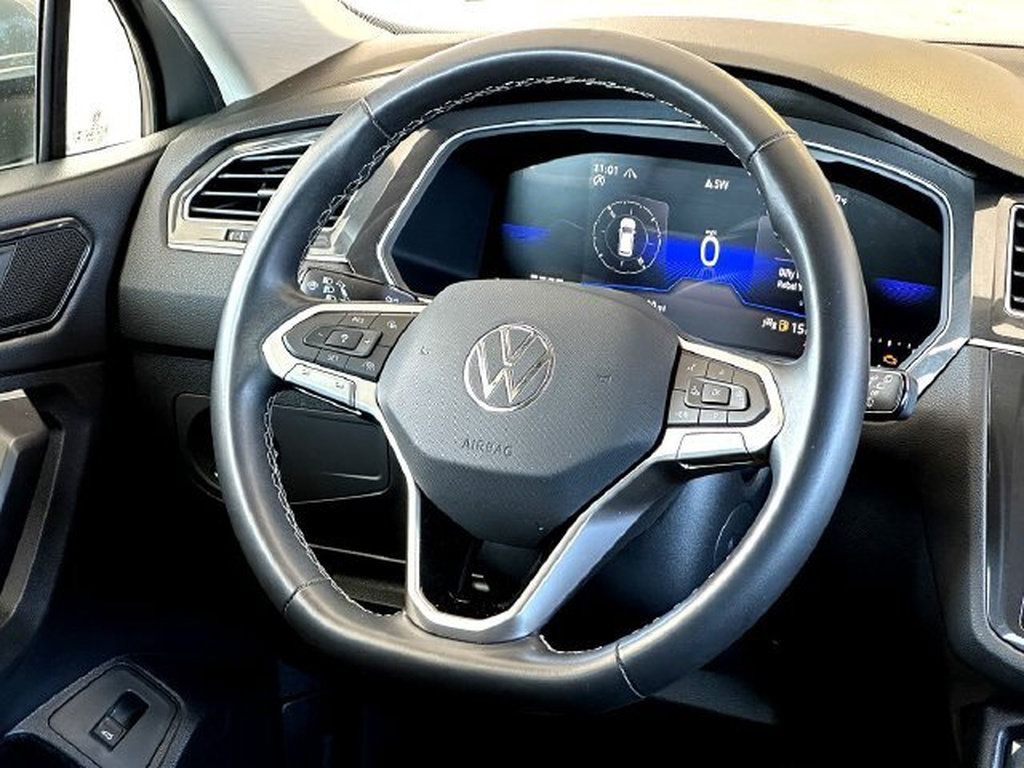 Used 2024 Volkswagen Tiguan SE AWD/4WD image 29