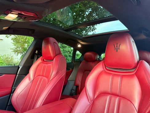 Used 2017 Maserati Levante S AWD/4WD image 12