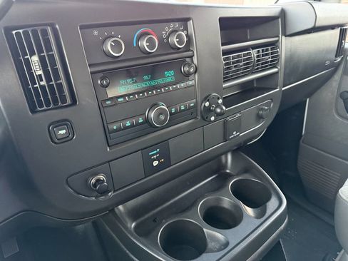 Used 2015 GMC Savana 3500 image 9