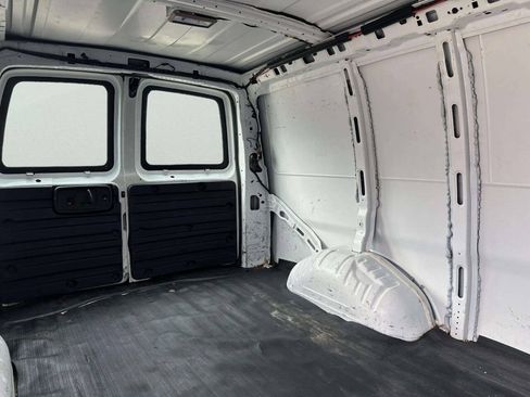Used 2014 Chevrolet Express 2500 RWD image 20