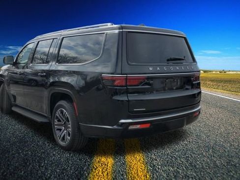 Used 2023 Jeep Wagoneer L 4WD w/ Premium Group I image 2