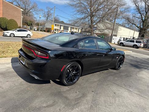 Used 2017 Dodge Charger R/T w/ Blacktop Package image 8