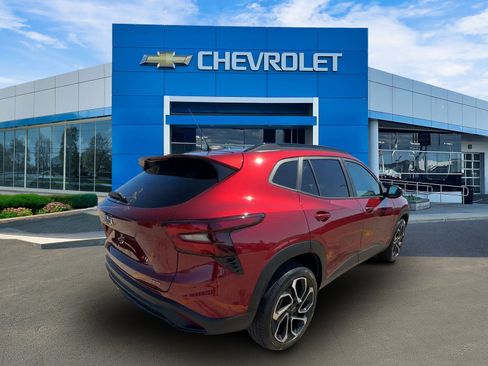 Certified 2024 Chevrolet Trax RS w/ Driver Confidence Package image 8