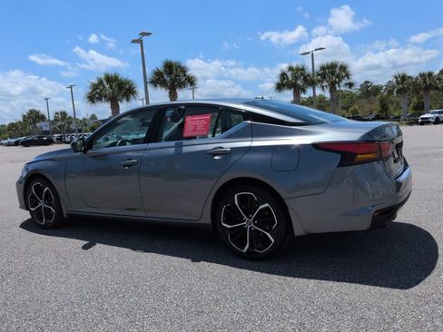 Used 2023 Nissan Altima 2.5 SR w/ SR Premium Package image 6