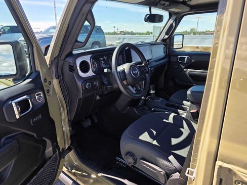 Used 2025 Jeep Gladiator Mojave AWD/4WD image 19