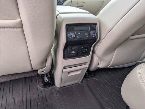 Used 2018 GMC Acadia Denali w/ Technology Package FWD image 32