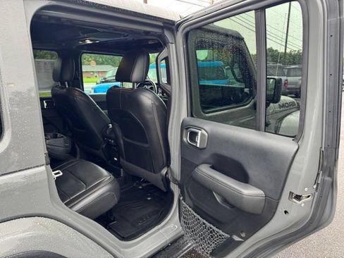 Used 2019 Jeep Wrangler Unlimited Sahara w/ Quick Order Package 24M Moab AWD/4WD image 17