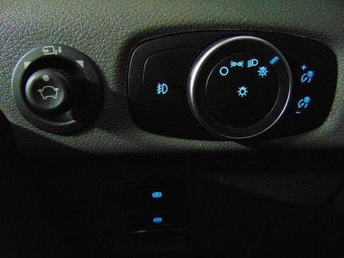 Used 2023 Ford Transit 350 XLT image 13