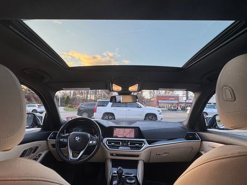 Used 2019 BMW 330i xDrive Sedan w/ Driving Assistance Package image 9