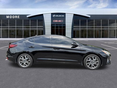 Used 2020 Hyundai Elantra Limited w/ Cargo Package (C1) FWD image 2