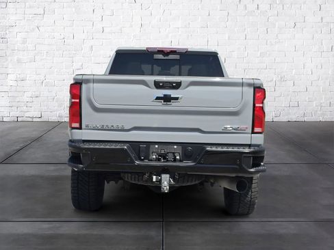 Used 2024 Chevrolet Silverado 2500 ZR2 w/ Technology Package image 4